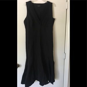 Midi black dress. Sleeveless.